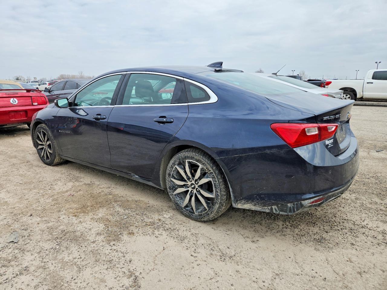 2016 Chevrolet Malibu Lt - Image 2