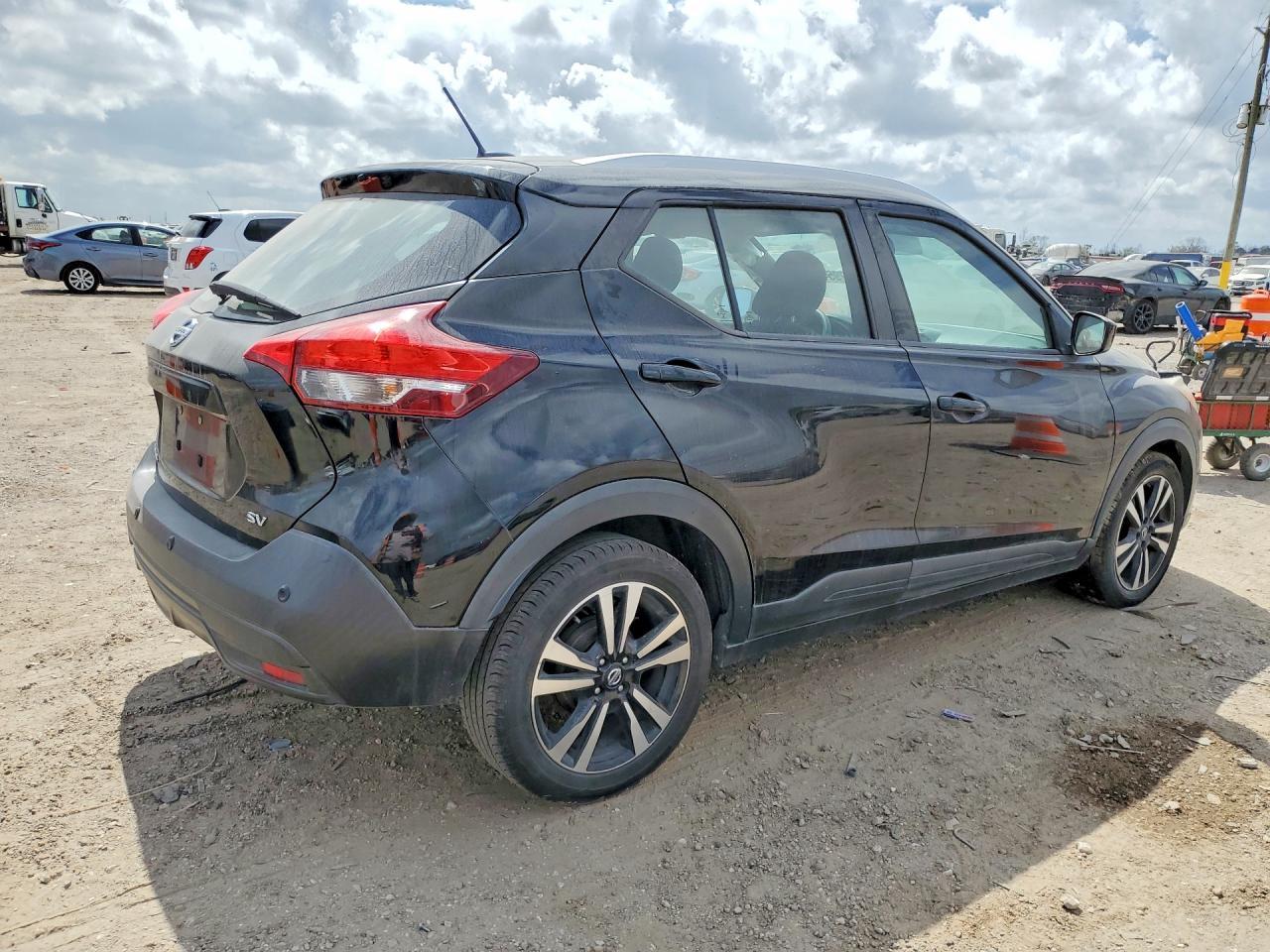 2020 Nissan Kicks Sv - Image 3