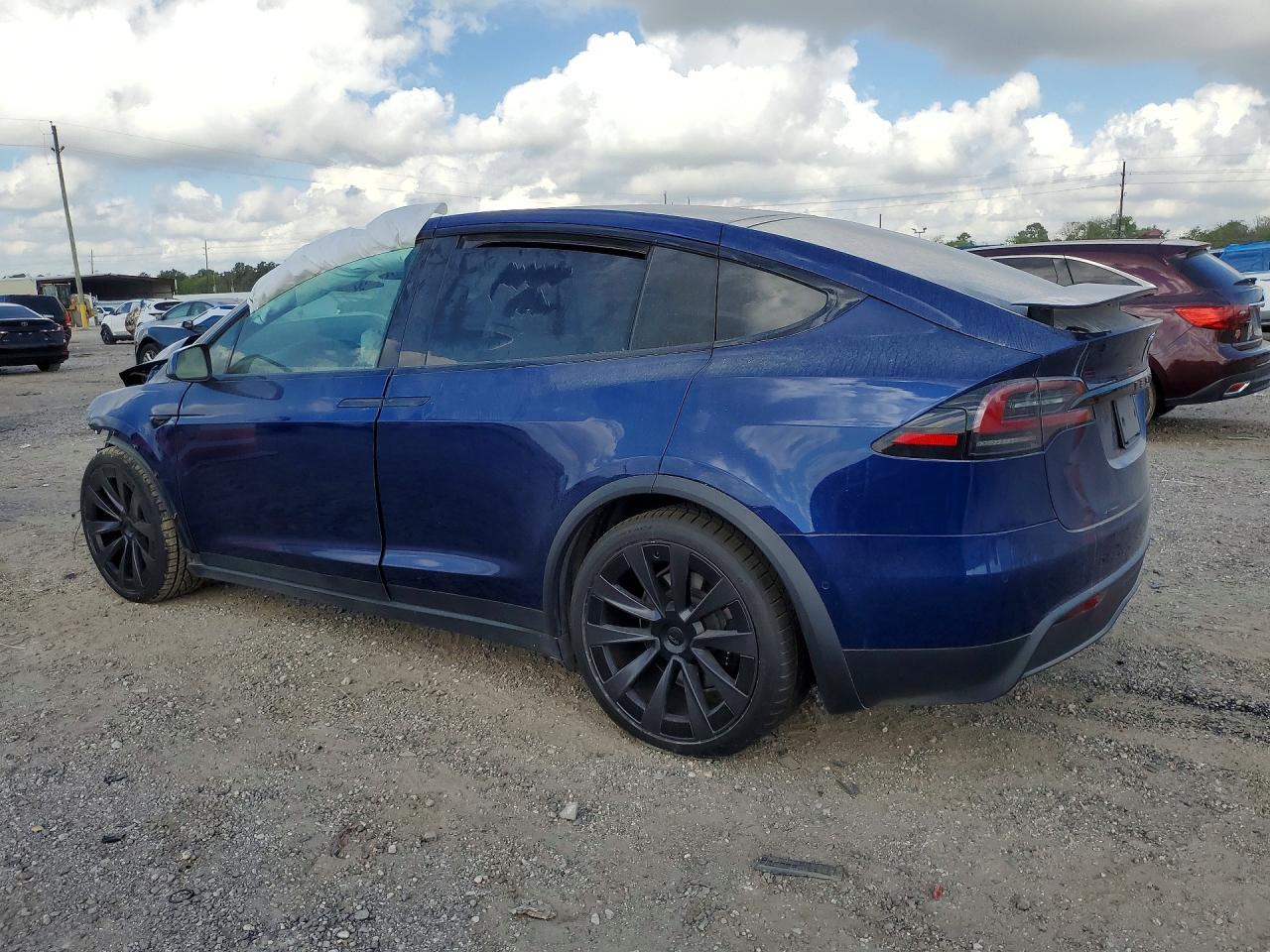 2022 Tesla Model X - Фото 2
