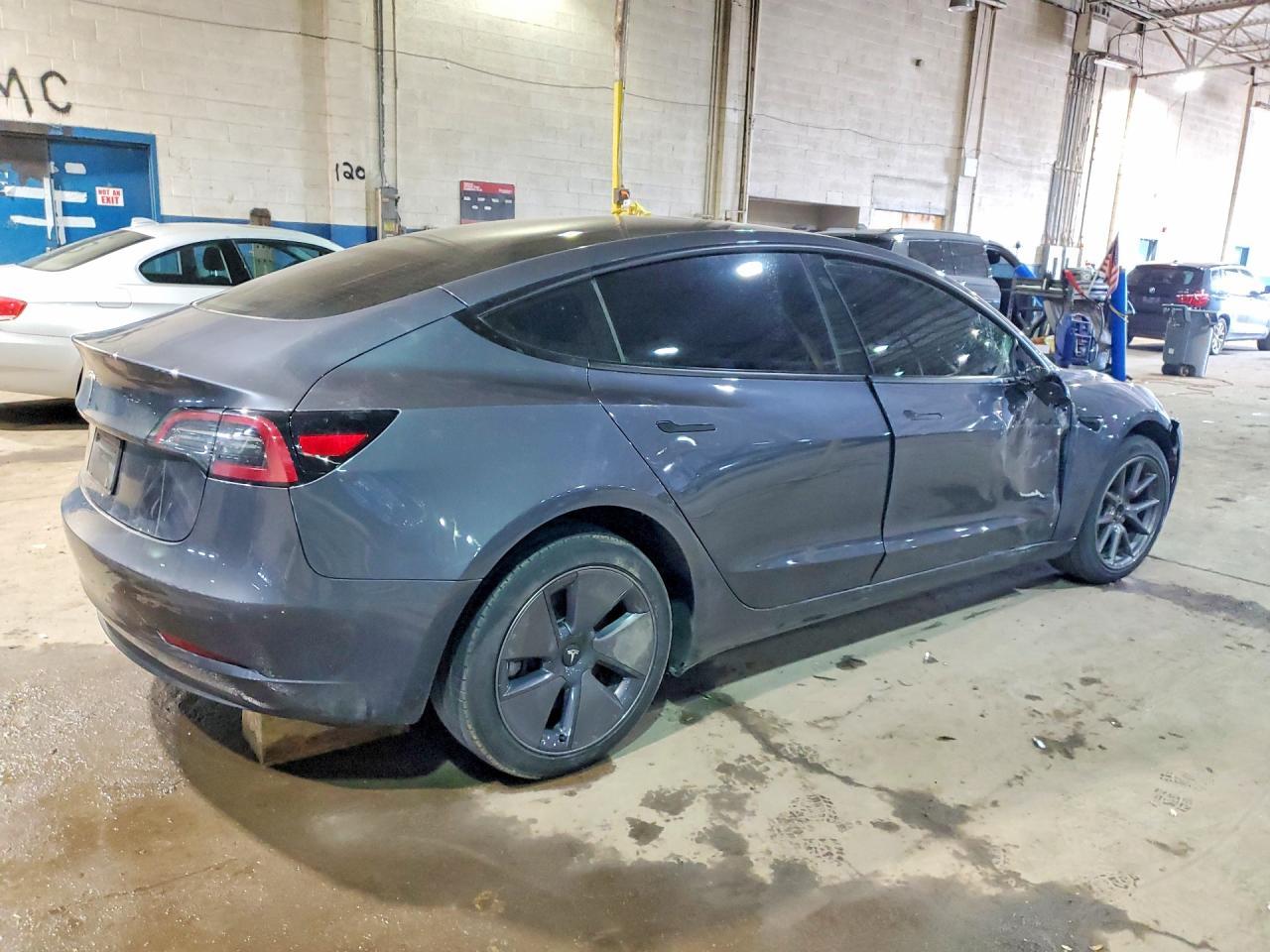 2023 Tesla Model 3 - Фото 3