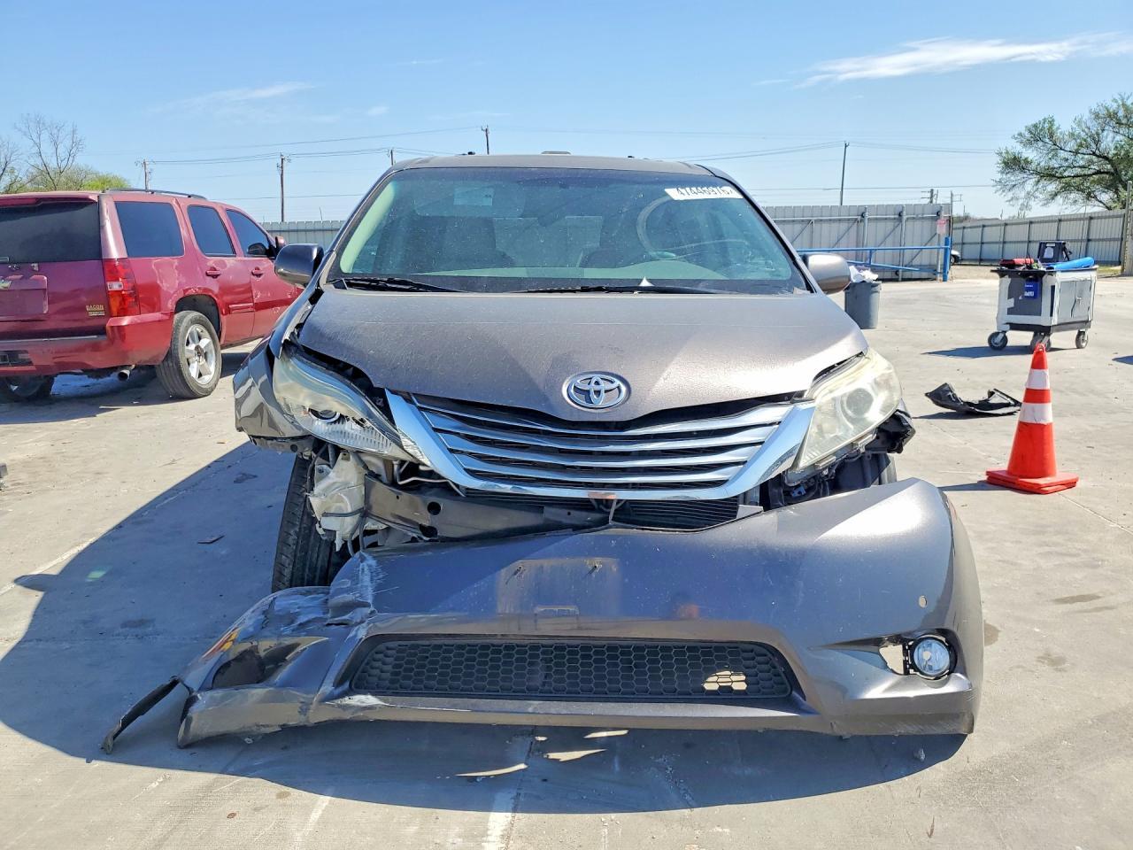 2011 Toyota Sienna Limited 7-Passenger - Фото 5