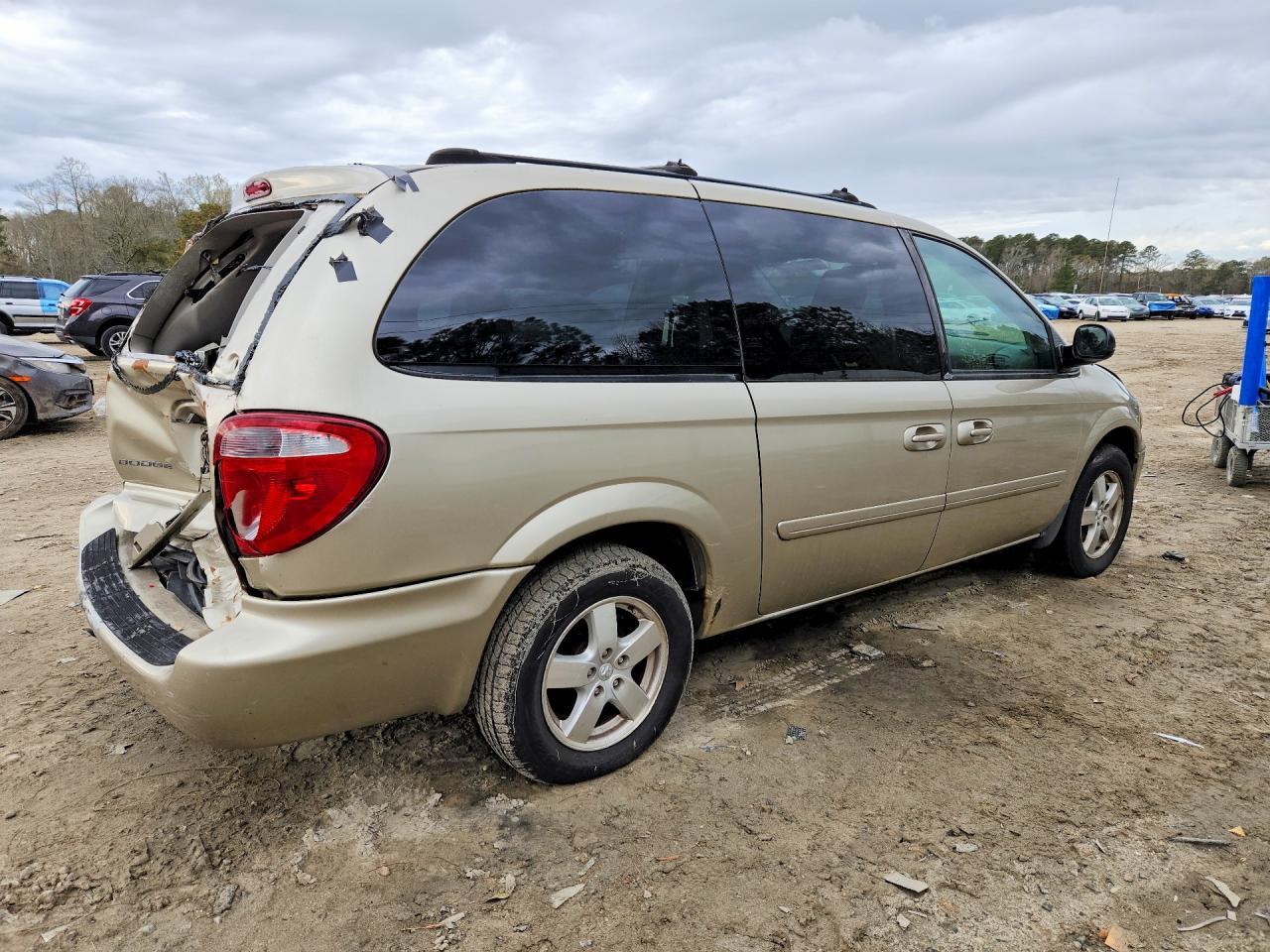 2005 Dodge Grand Caravan Sxt - Image 3