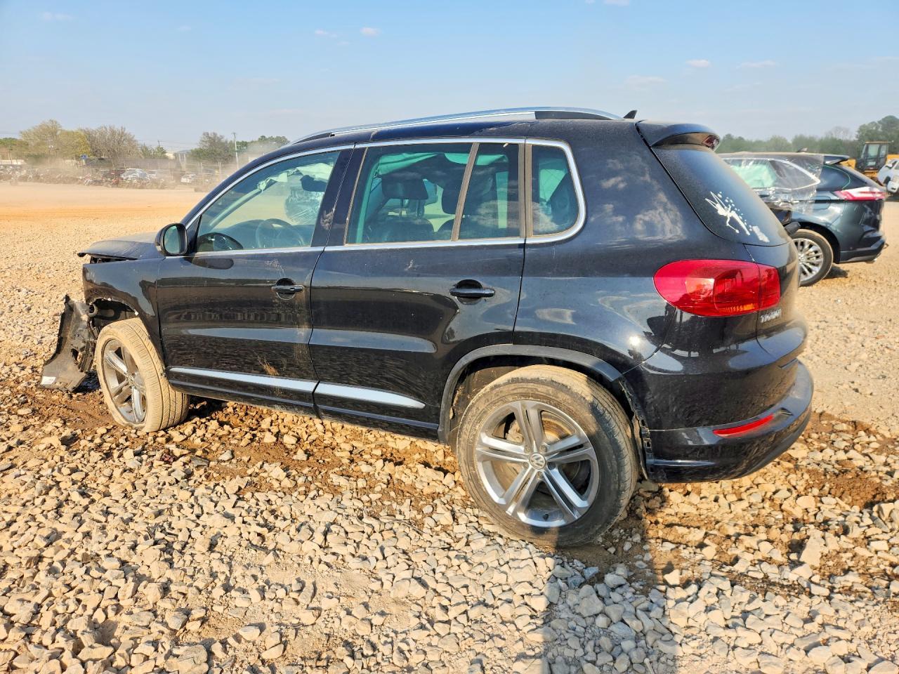2017 Volkswagen Tiguan Sport - Фото 2
