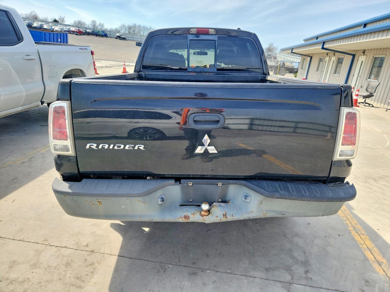 2008 Mitsubishi Raider Ls - Image 6