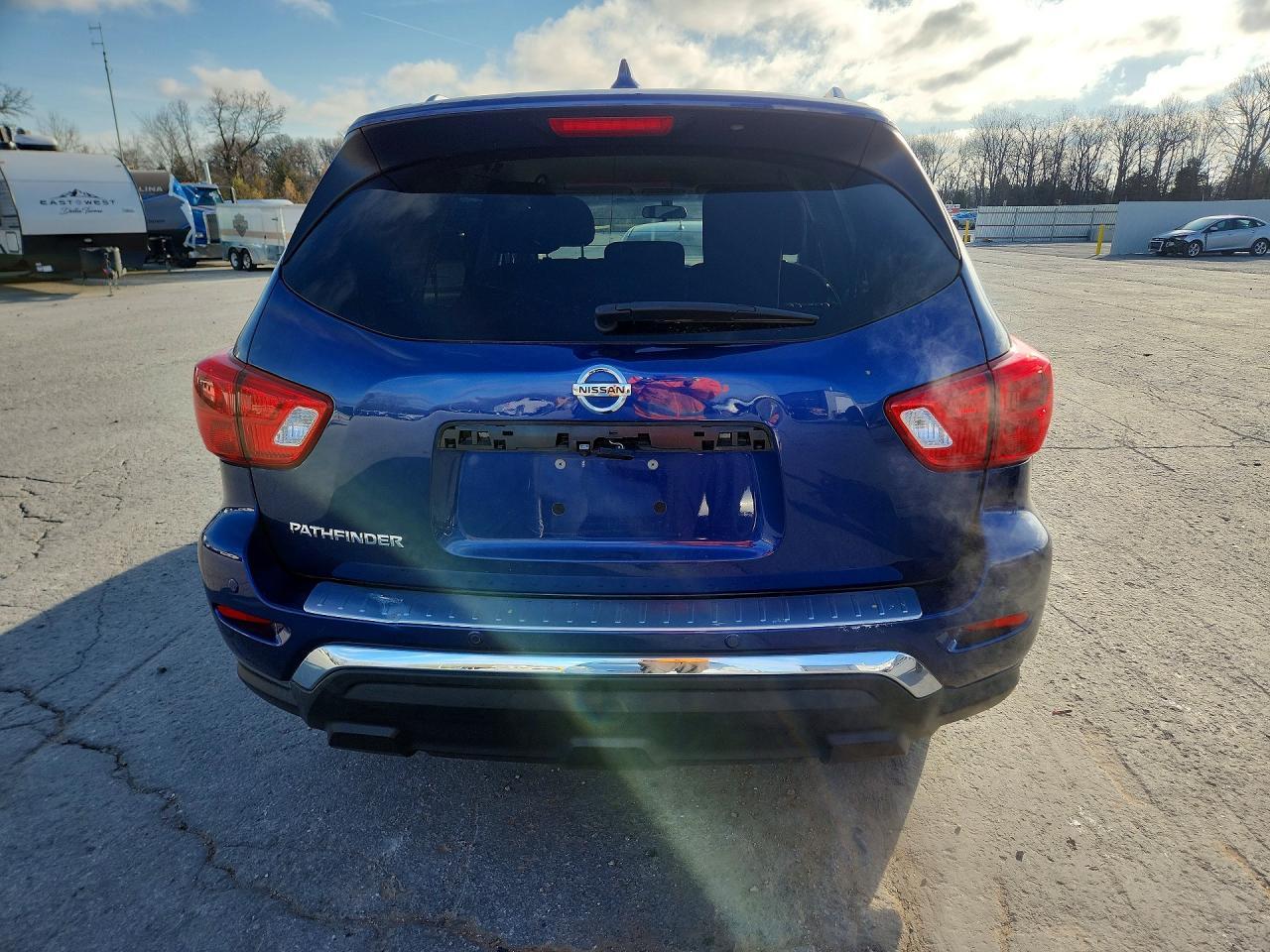 2020 Nissan Pathfinder S - Фото 6