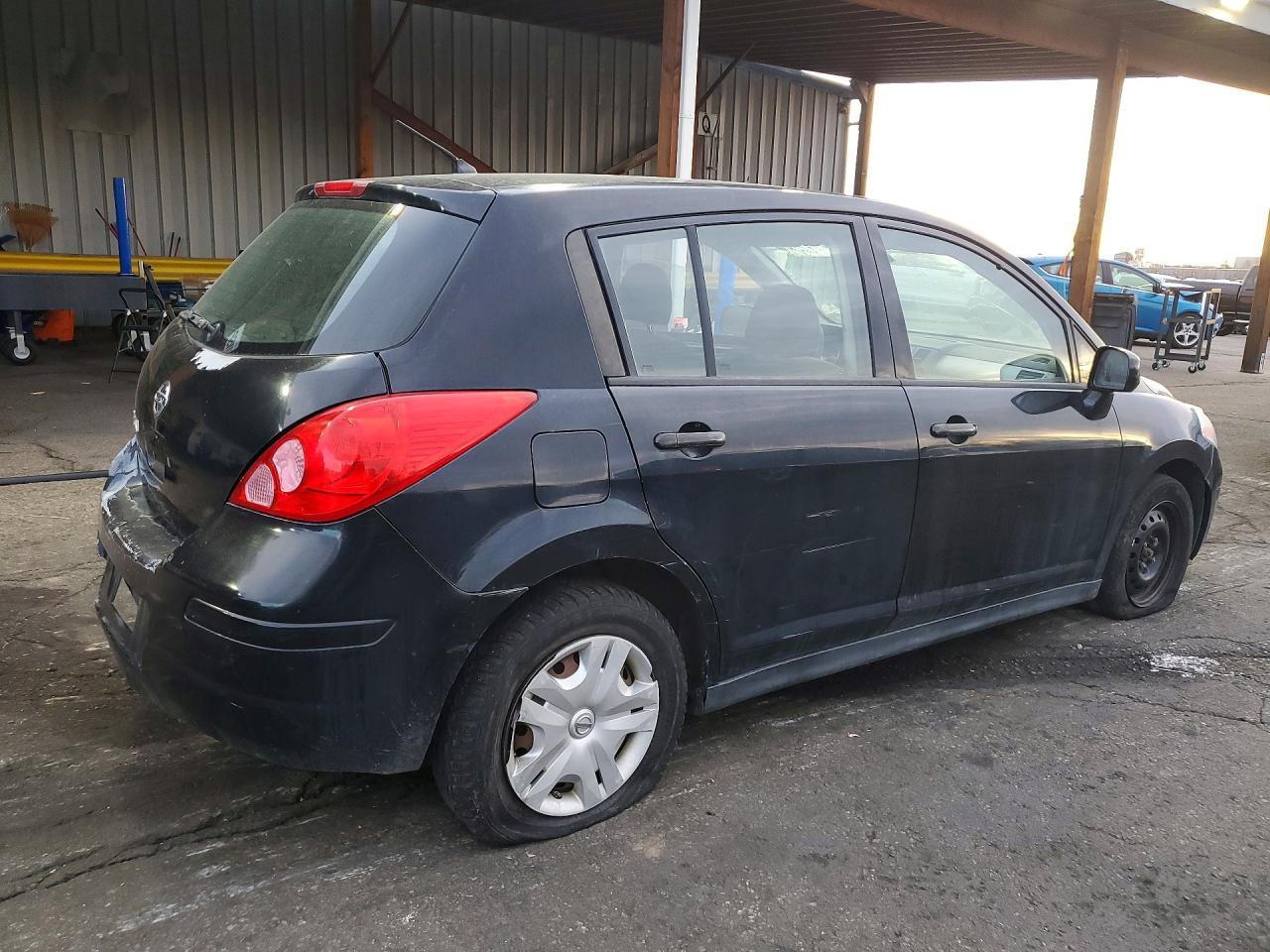 2011 Nissan Versa 1.8 S - Image 3