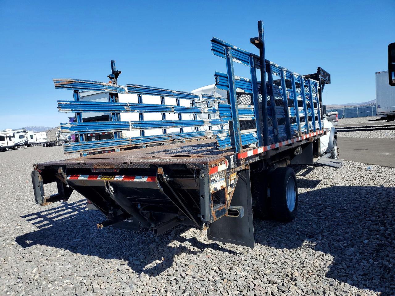 2015 Ram 5500 Flatbed Truck - Фото 3