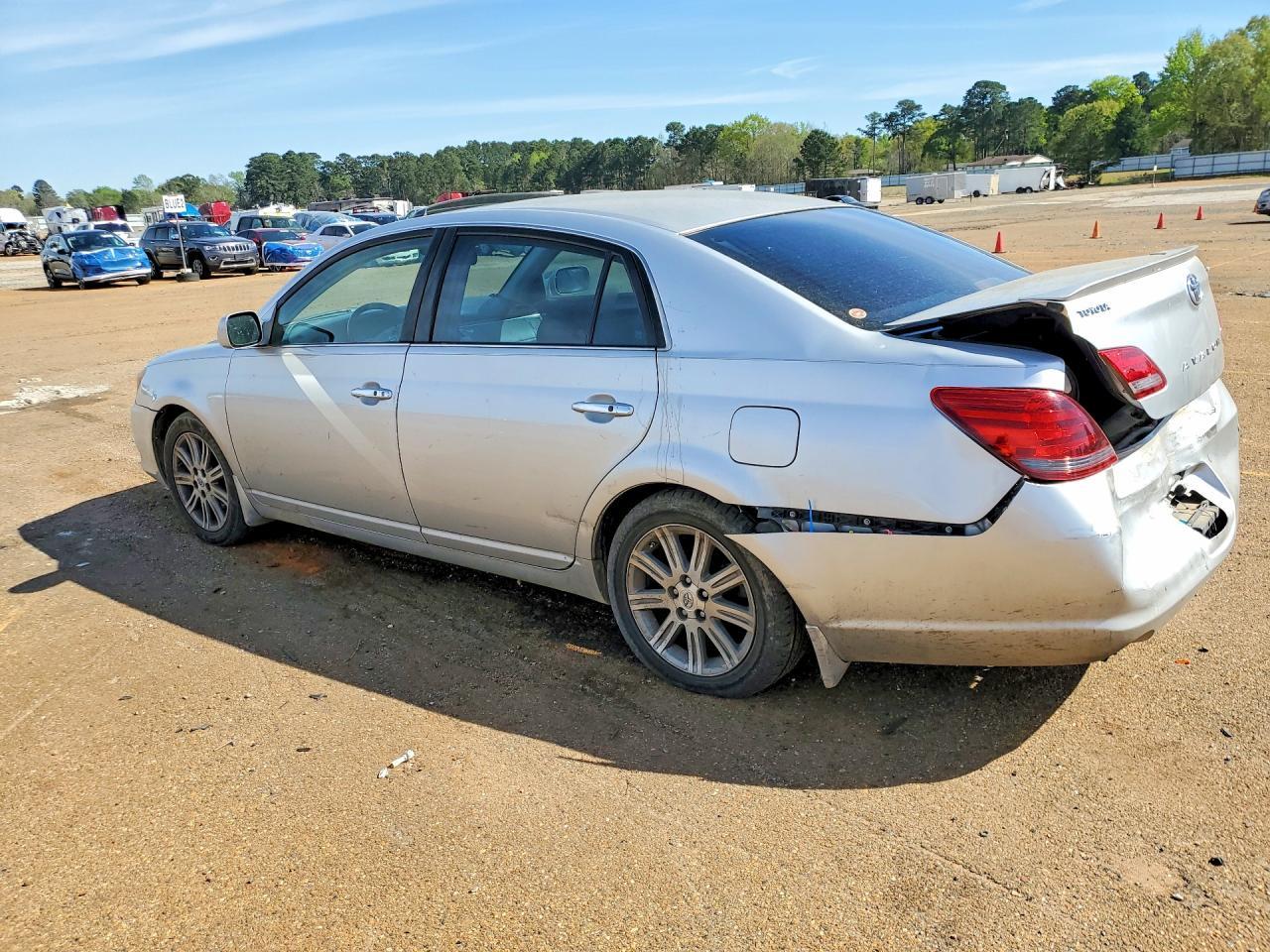 2008 Toyota Avalon Limited - Фото 2