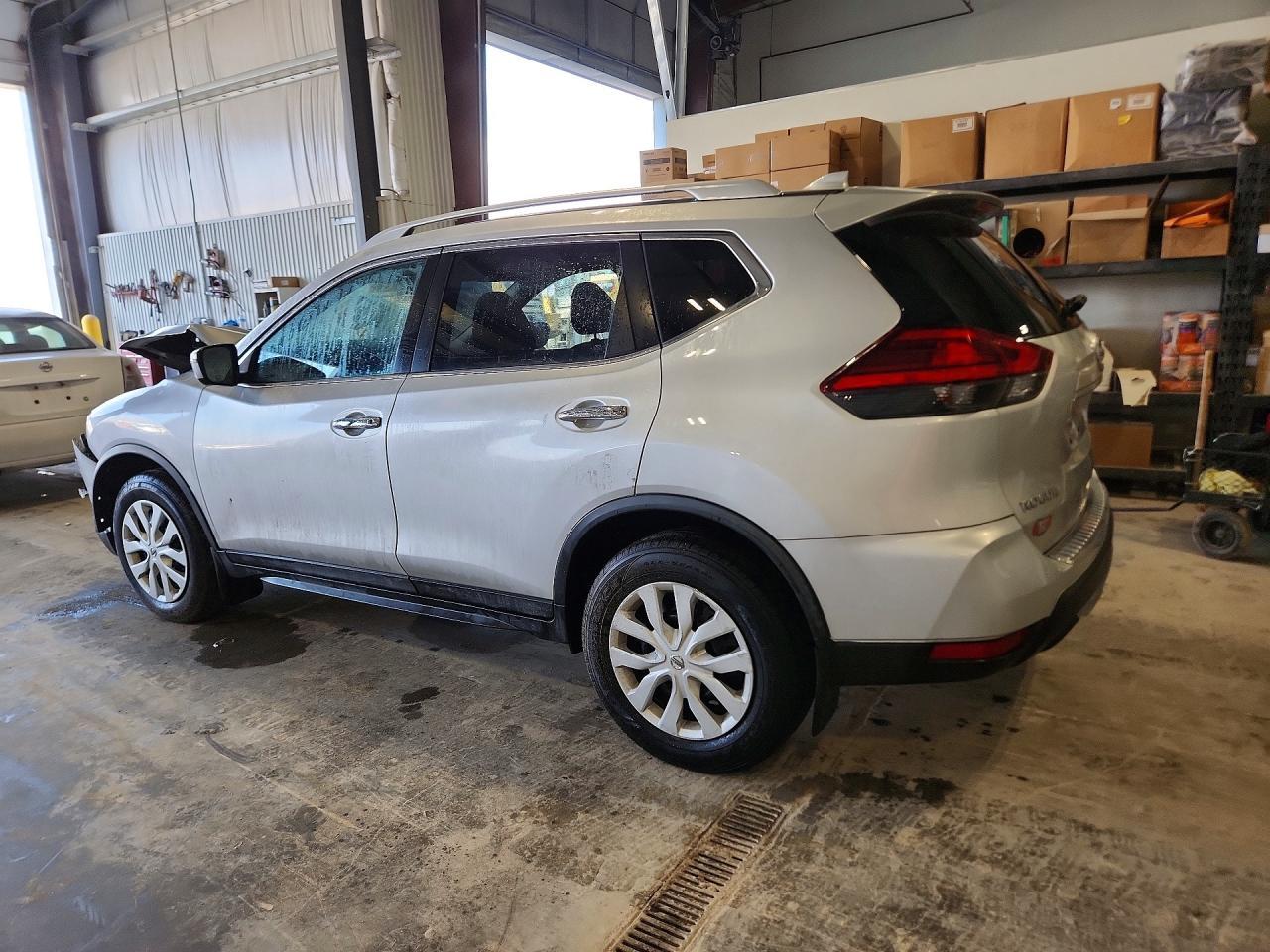 2017 Nissan Rogue S - Фото 2