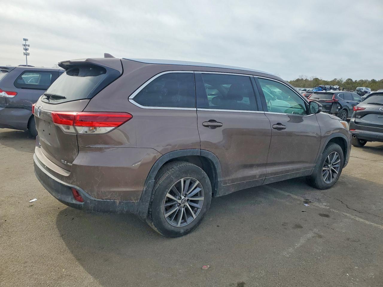 2018 Toyota Highlander Se - Фото 3