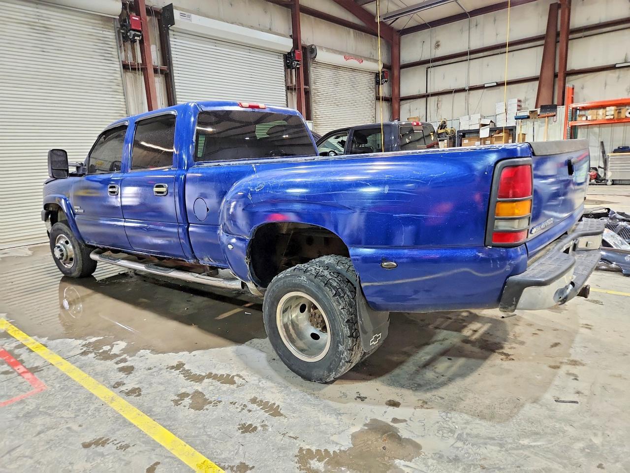 2007 Chevrolet Silverado K3500 - Image 2