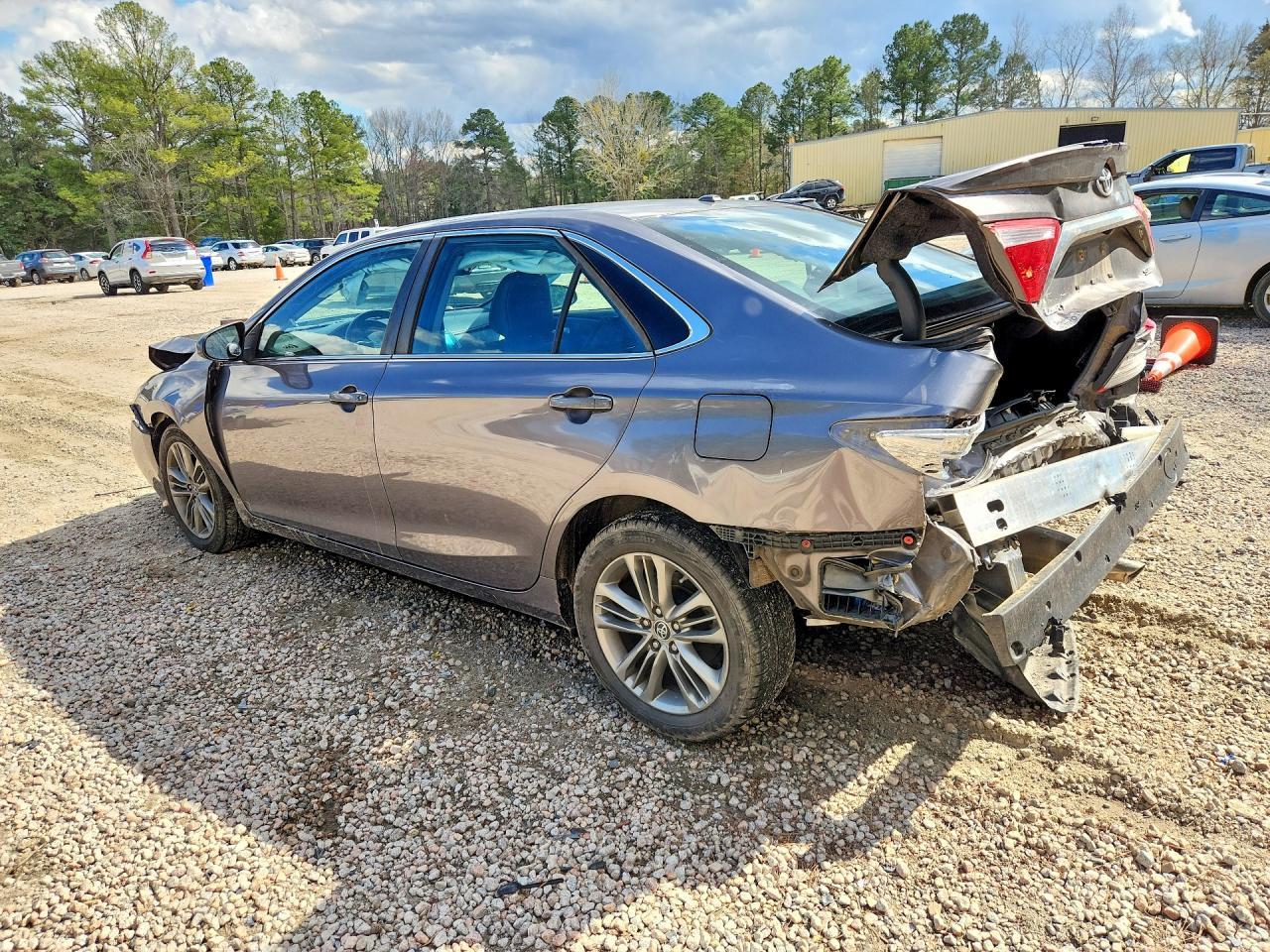 2016 Toyota Camry Se - Фото 2