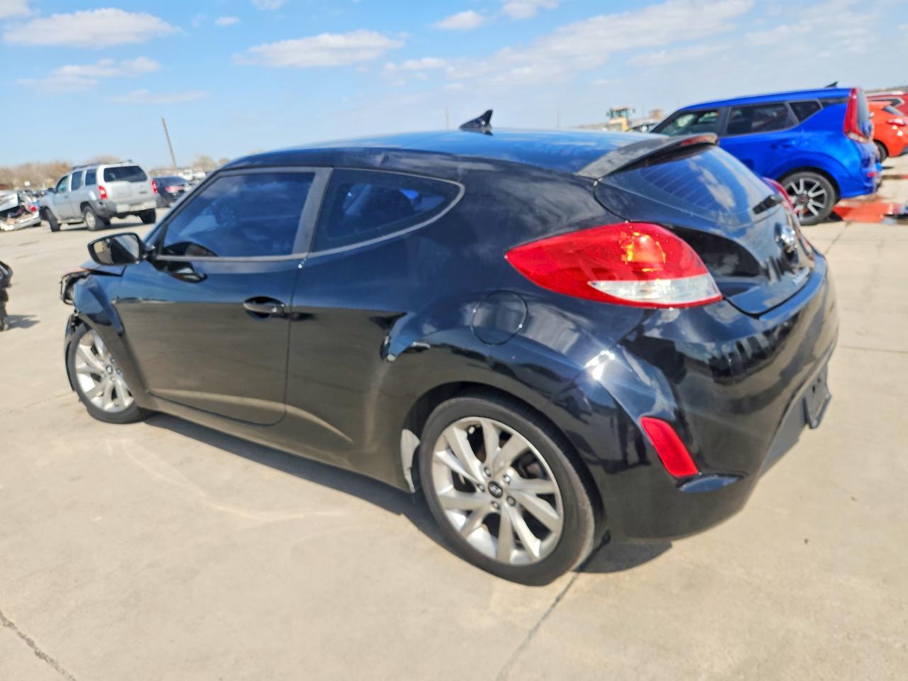 2016 Hyundai Veloster Base - Фото 2