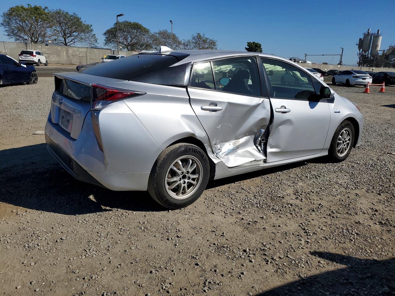 2016 Toyota Prius Two - Фото 3