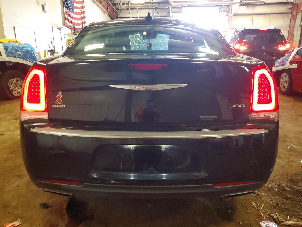 2017 Chrysler 300 Limited - Фото 6