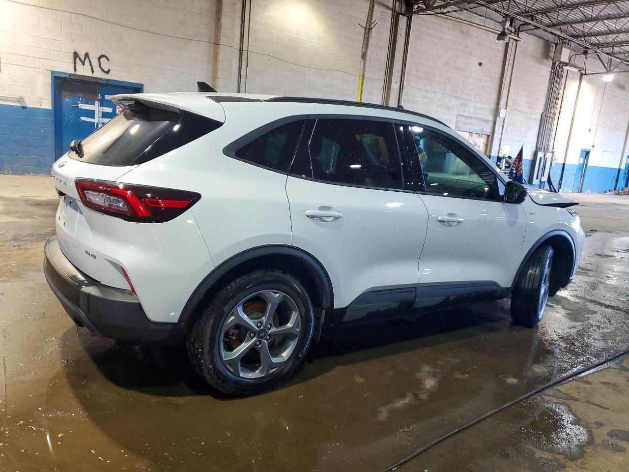 2025 Ford Escape St Line - Image 3