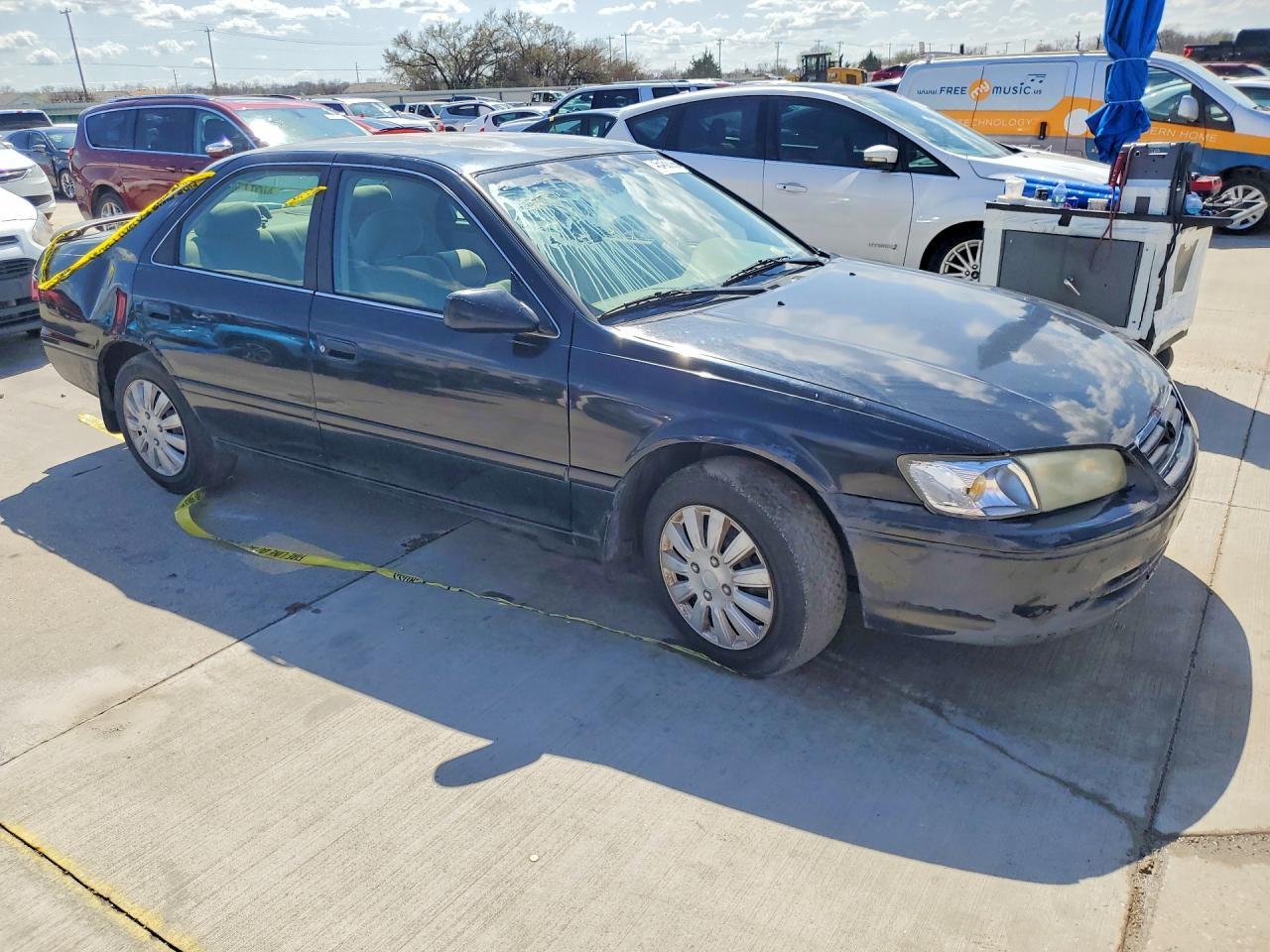 2001 Toyota Camry Le - Фото 4