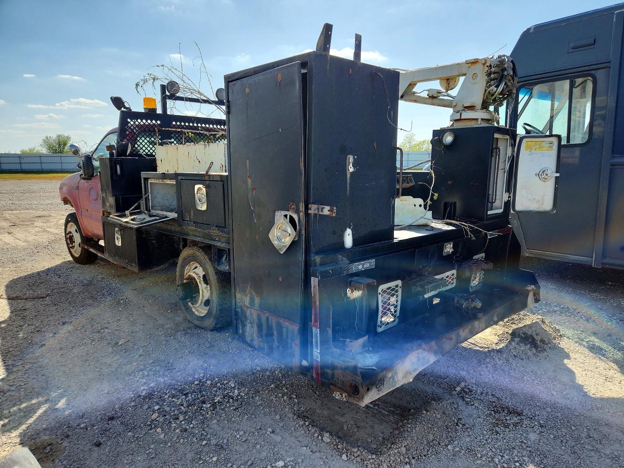2001 Ford F550 Super Duty Utility / Service Truck - Image 2