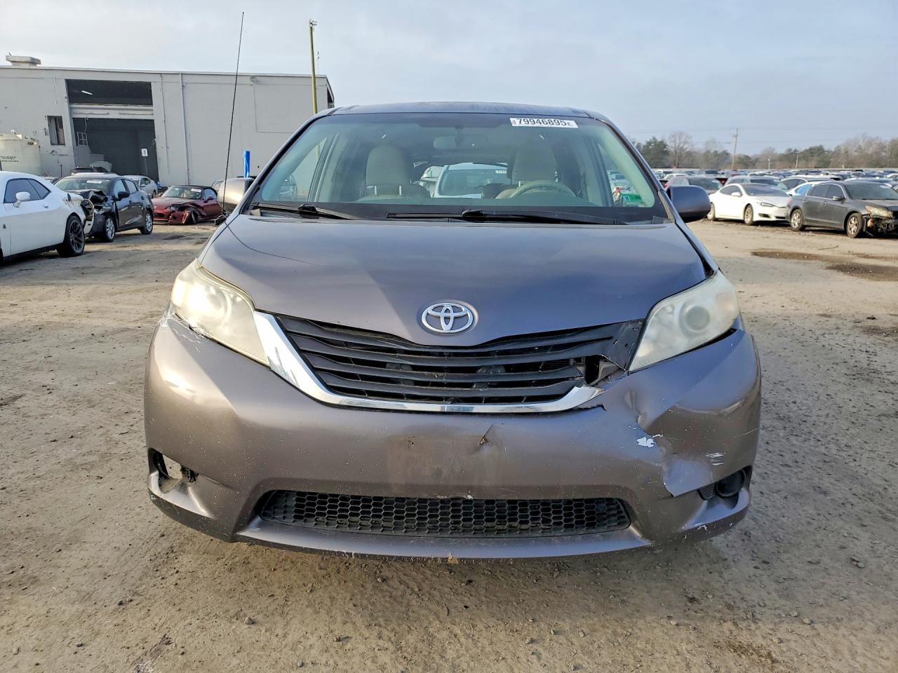 2012 Toyota Sienna Le 8-Passenger - Фото 5