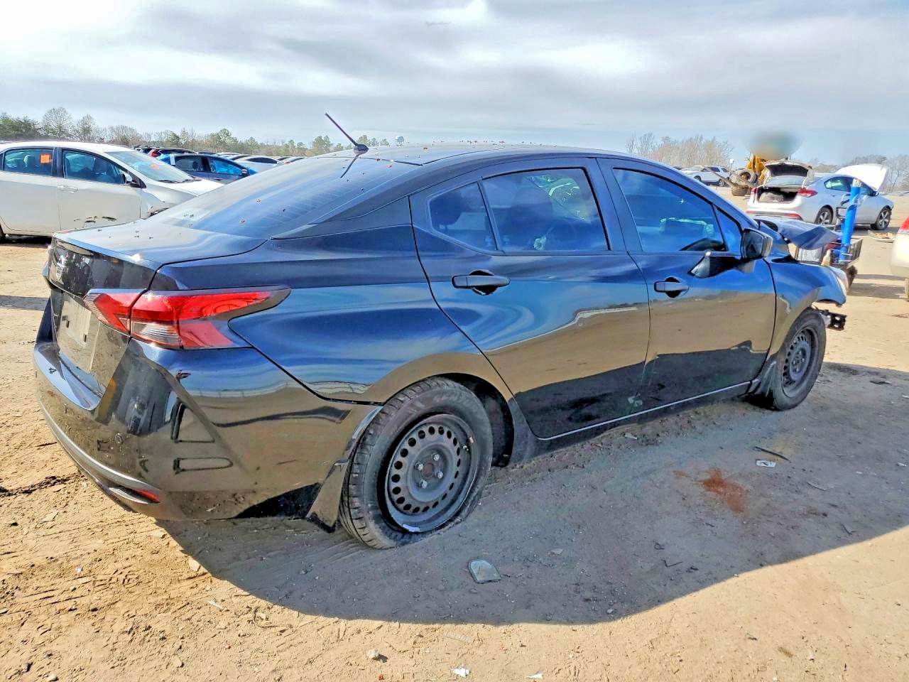 2021 Nissan Versa S - Фото 3