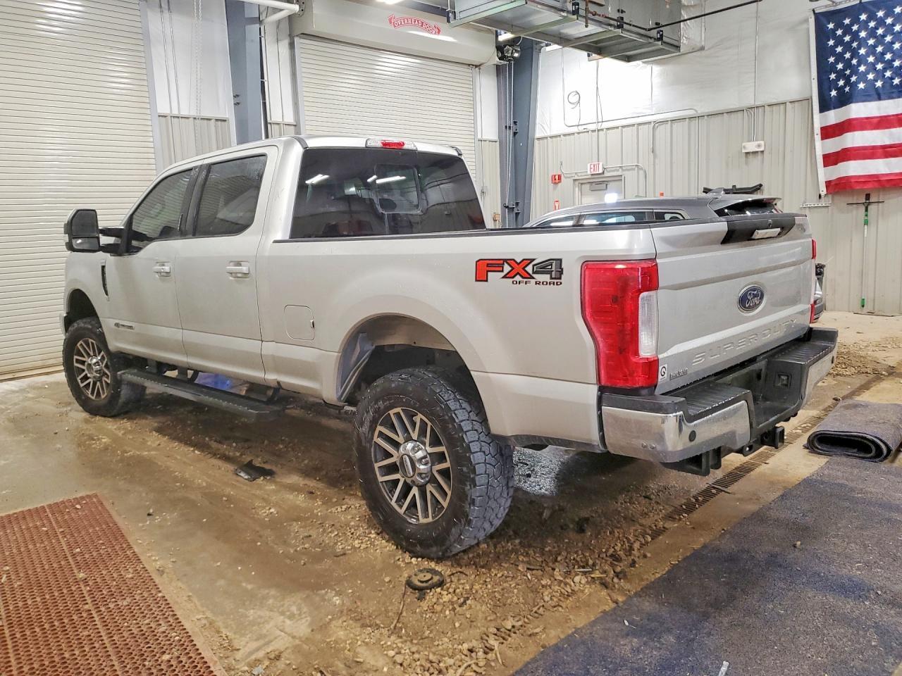 2017 Ford F250 Super Duty - Фото 2
