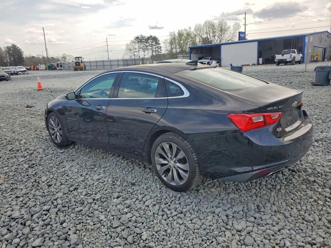 2017 Chevrolet Malibu Premier - Фото 2