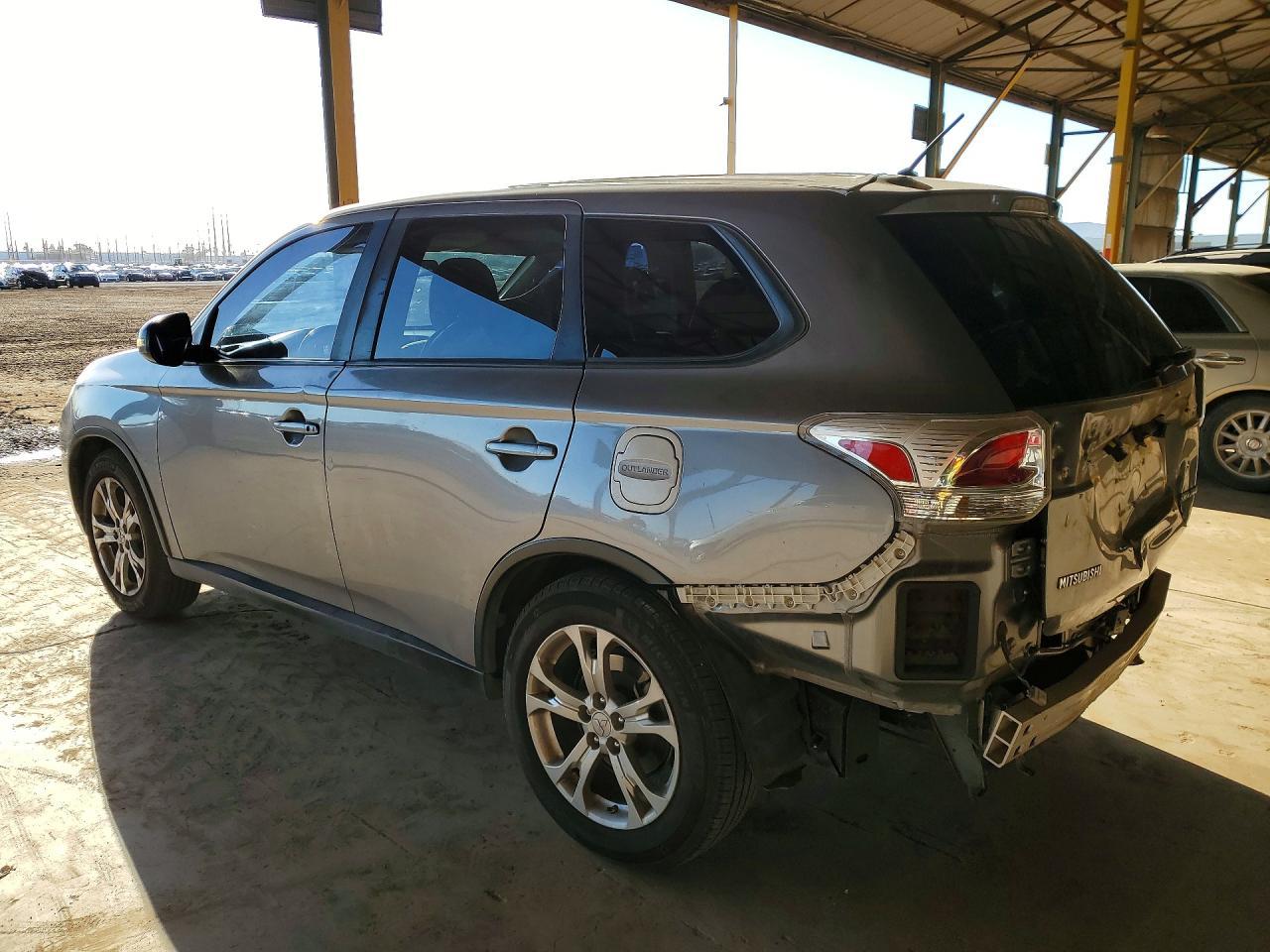 2015 Mitsubishi Outlander Se - Фото 2