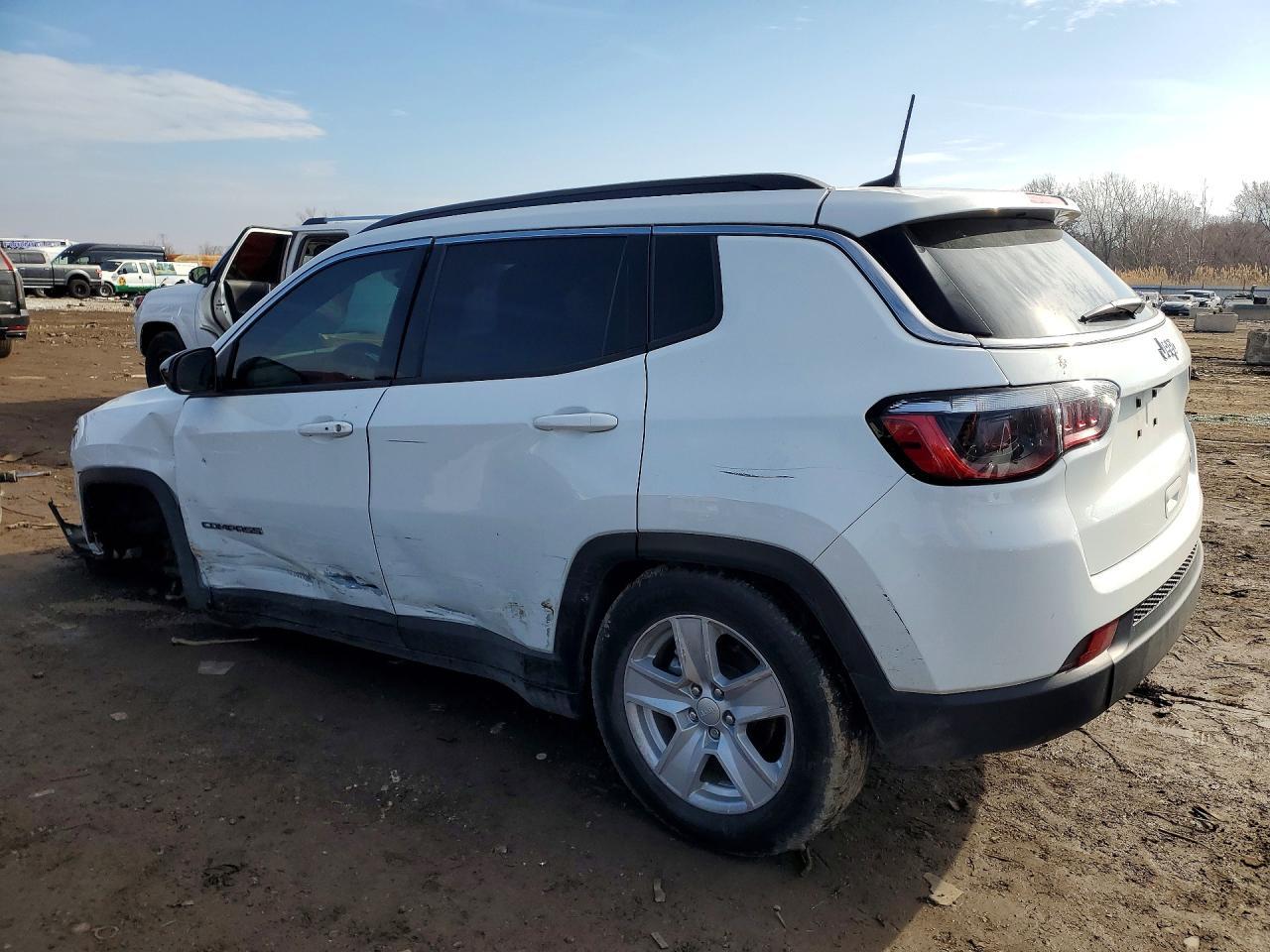 2022 Jeep Compass Latitude - Фото 2