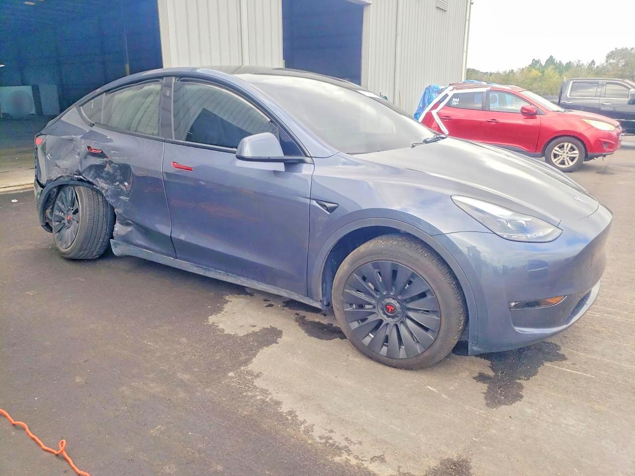 2023 Tesla Model Y - Фото 4