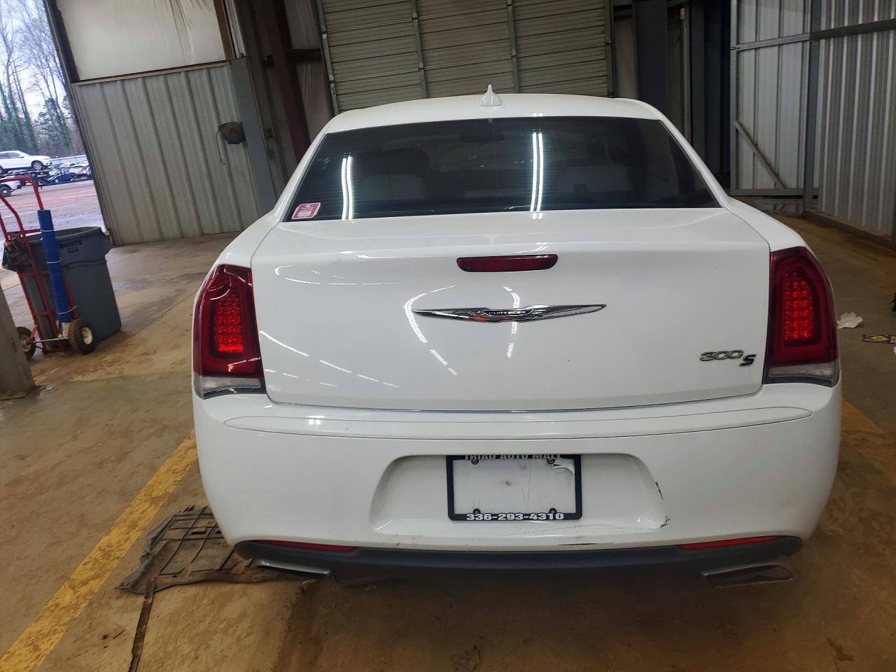 2017 Chrysler 300 S - Фото 6