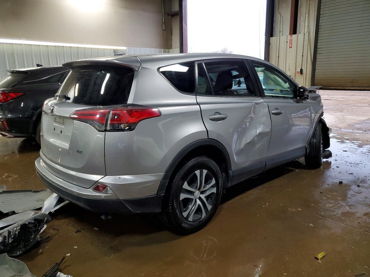 2018 Toyota Rav4 Le - Image 3