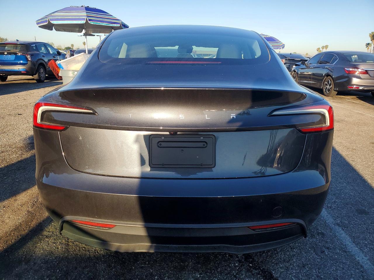 2025 Tesla Model 3 - Фото 6