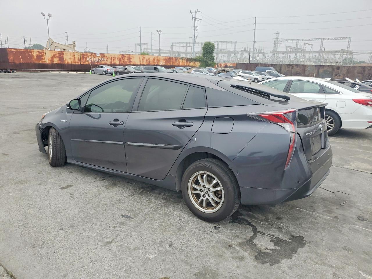 2017 Toyota Prius Two - Фото 2