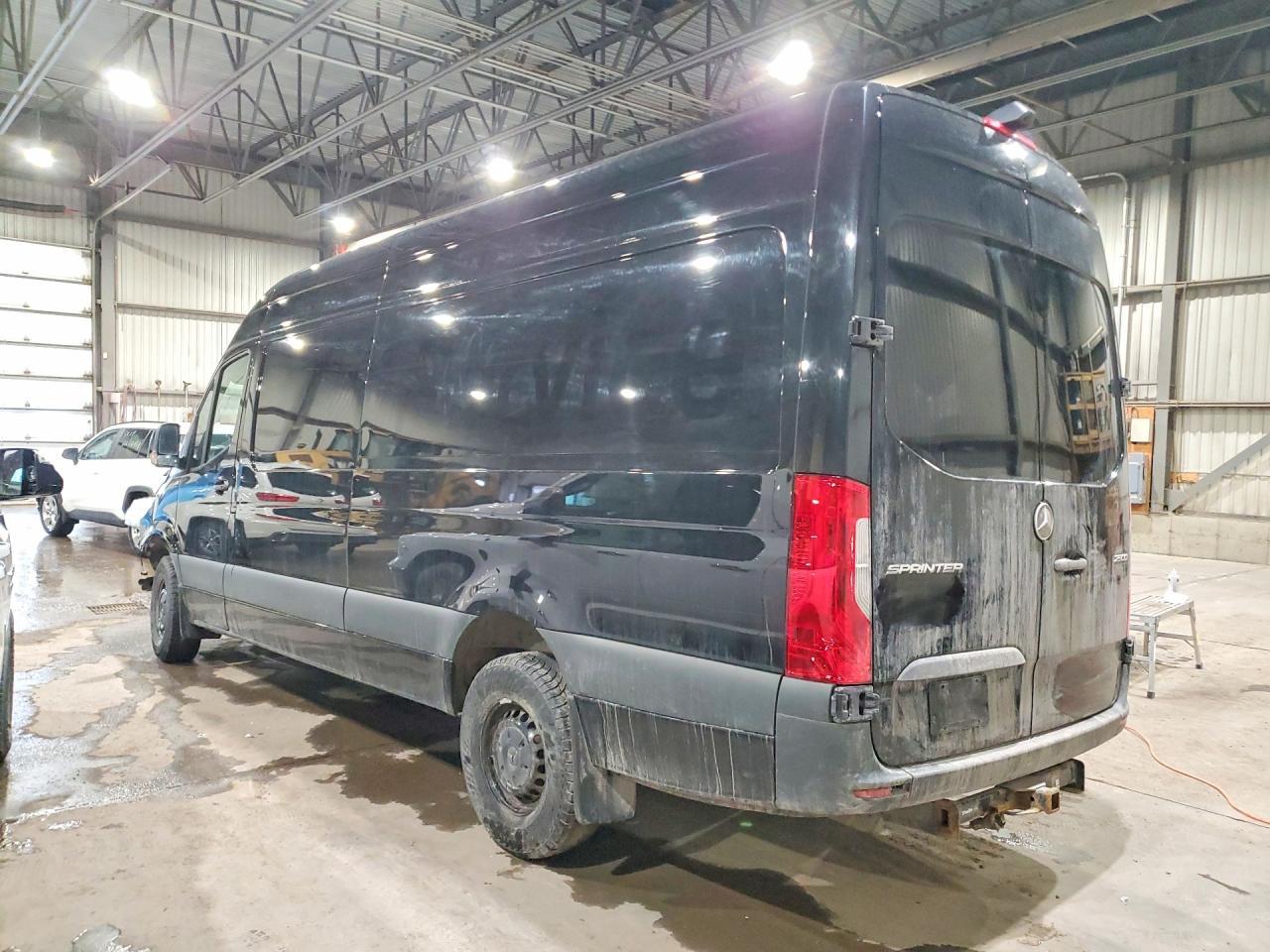 2022 Mercedes-Benz Sprinter 2500 - Фото 2
