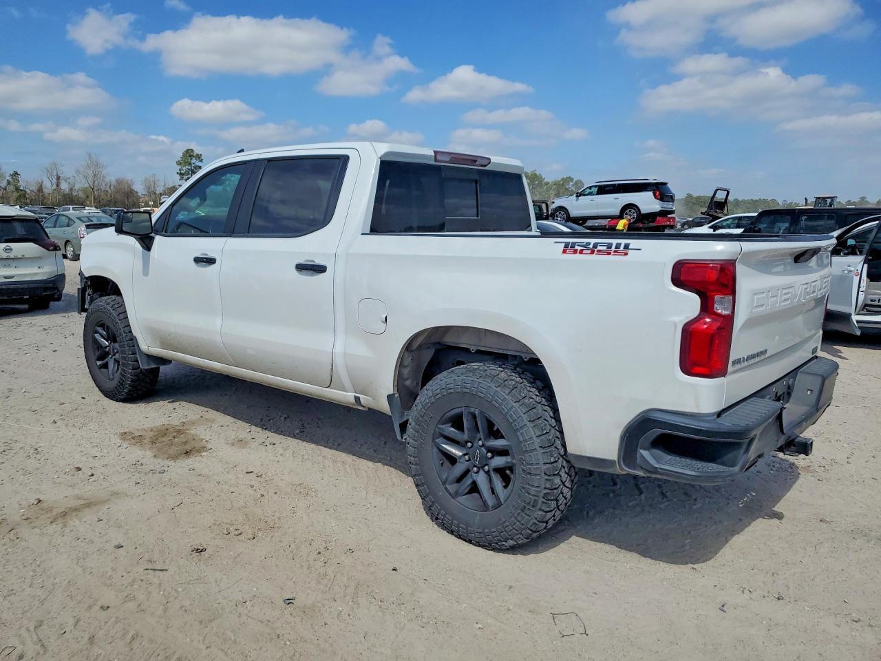 2020 Chevrolet Silverado K1500 Lt Trail Boss - Фото 2