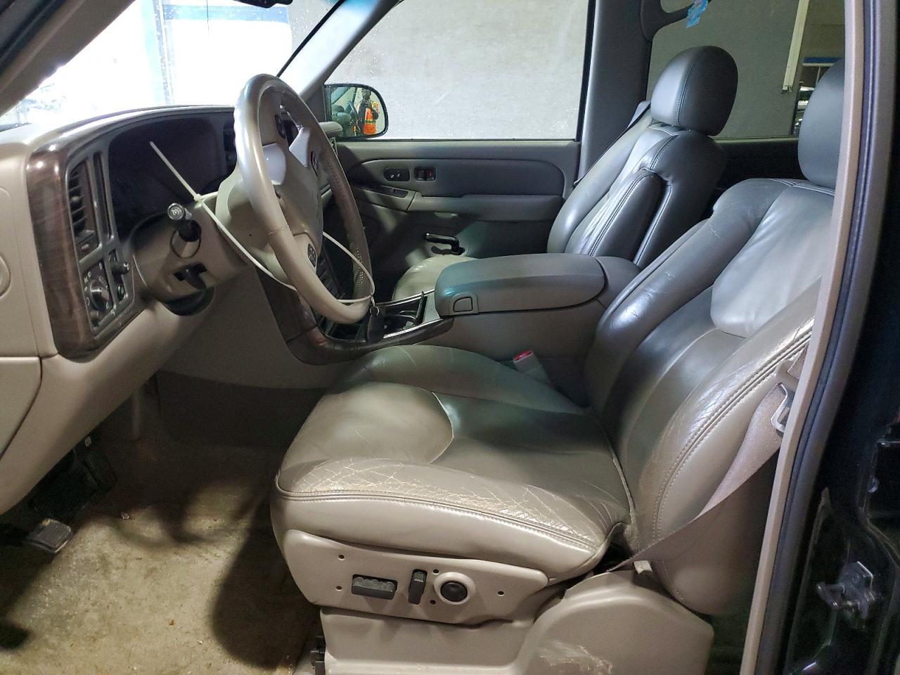 2003 GMC Yukon Denali - Image 7