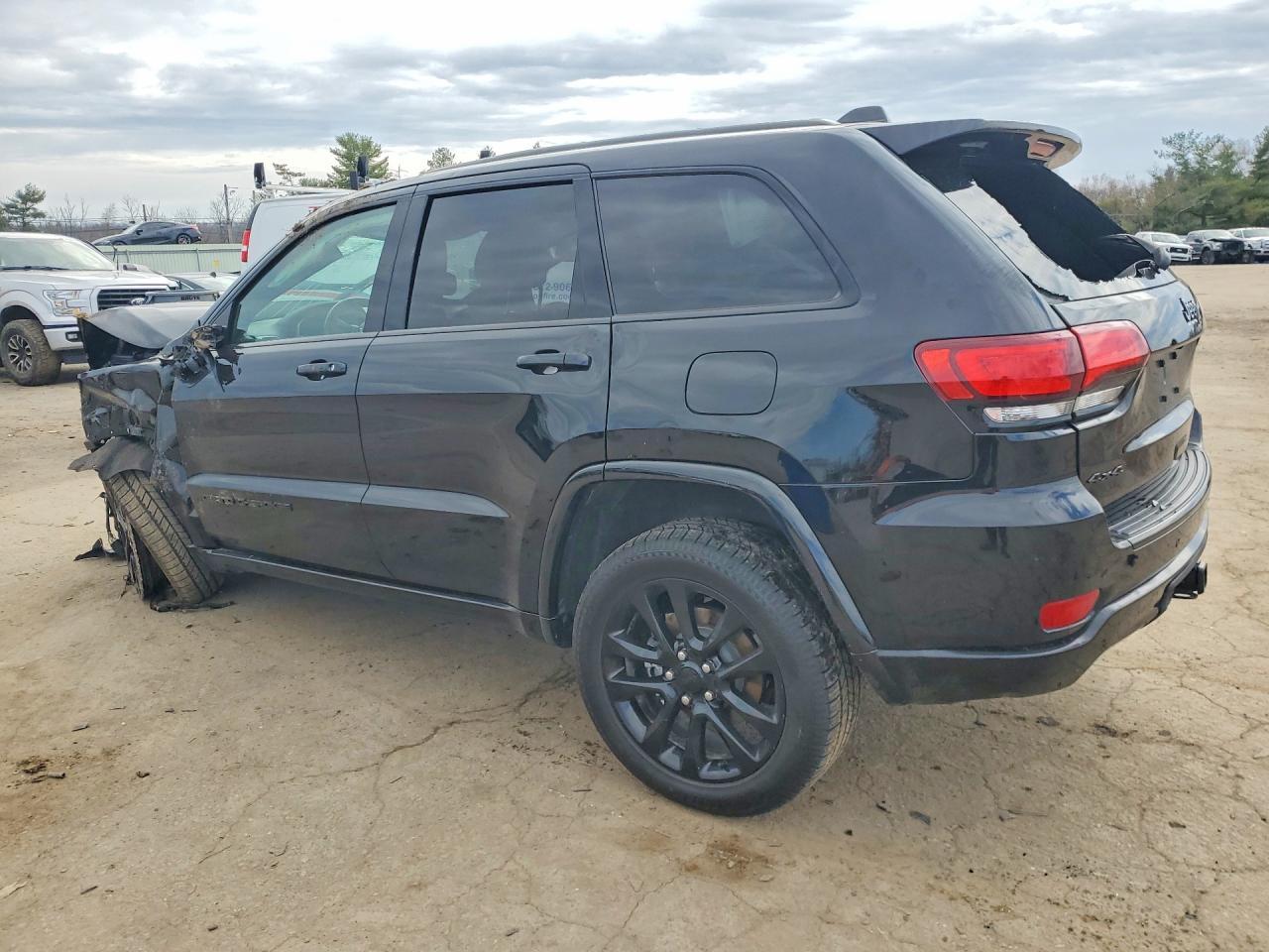 2018 Jeep Grand Cheroke - Image 2