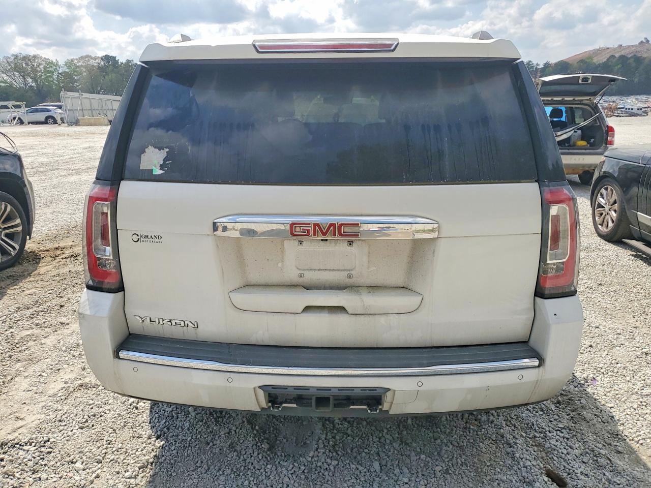 2020 GMC Yukon Denali - Фото 6