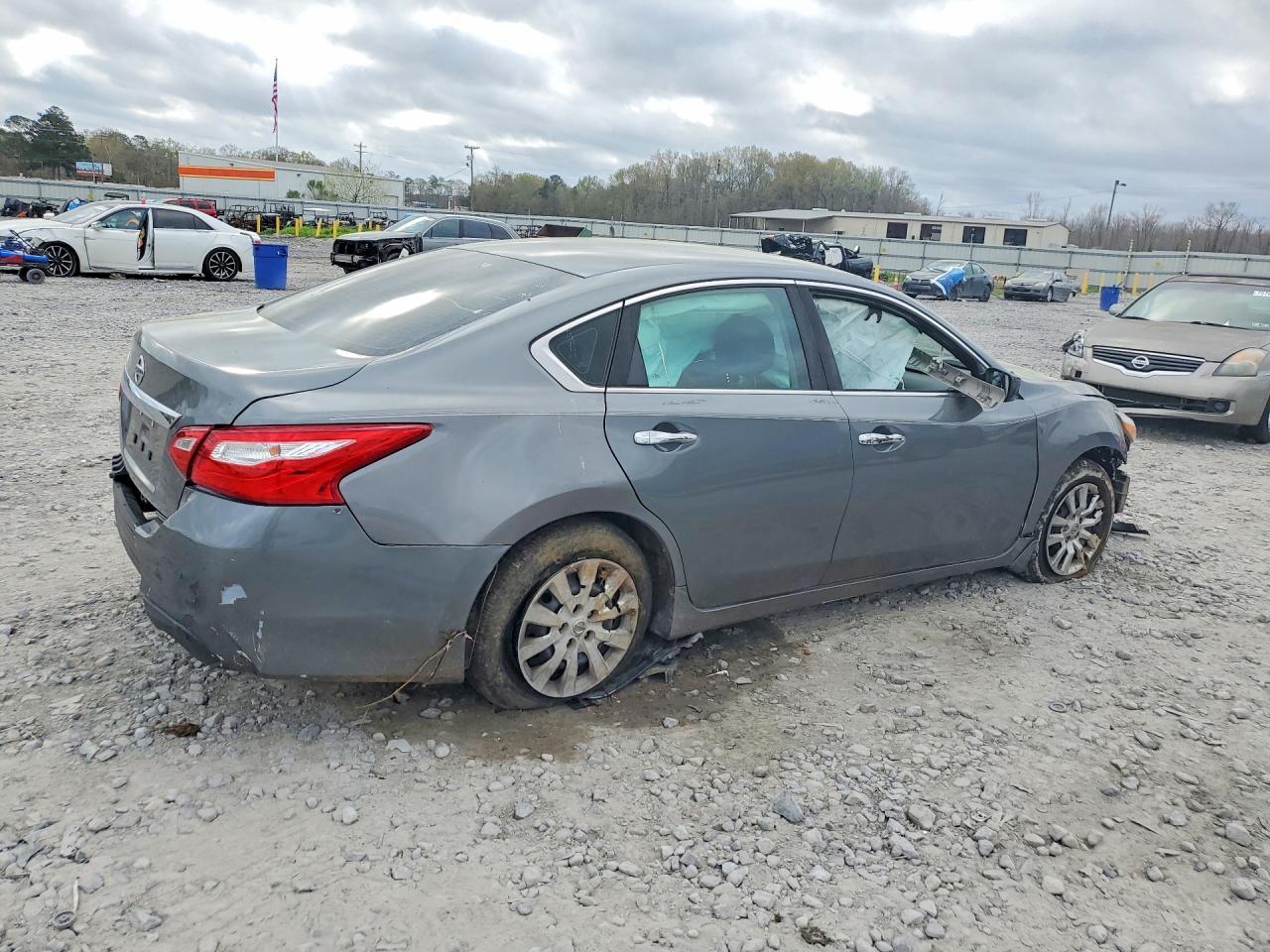 2016 Nissan Altima 2.5 S - Фото 3