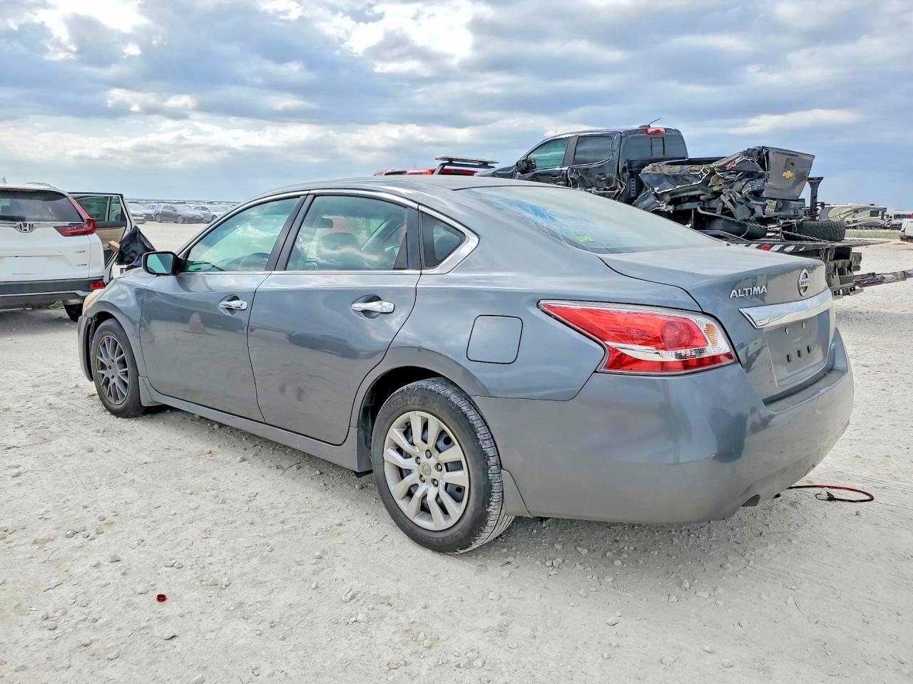 2014 Nissan Altima 2.5 S - Фото 2