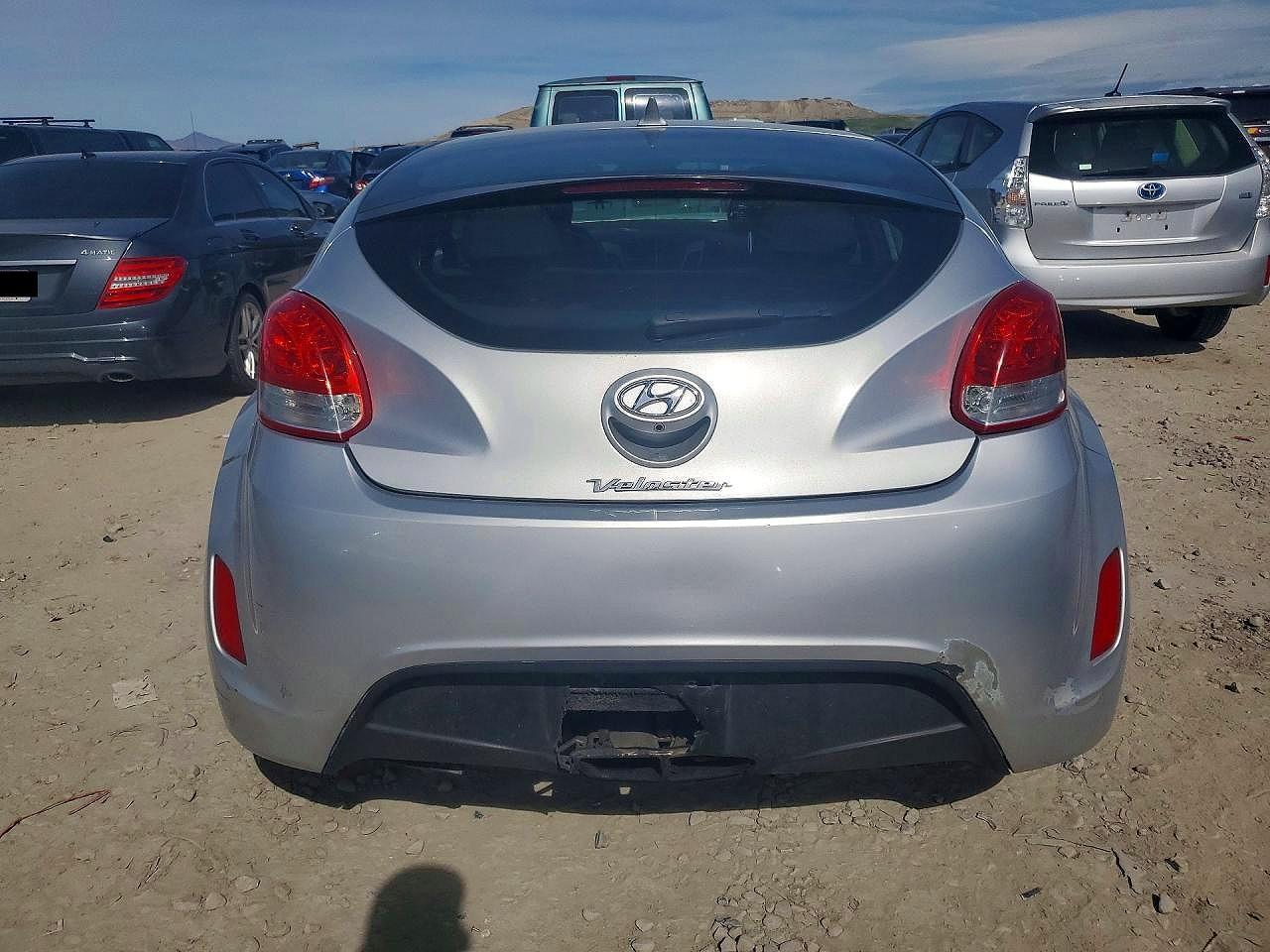 2017 Hyundai Veloster Base - Image 6