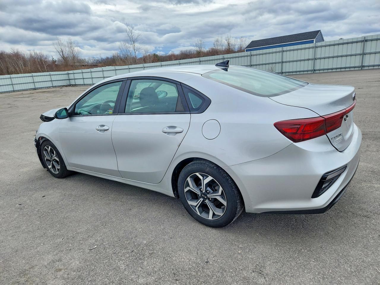 2021 Kia Forte Lxs - Image 2