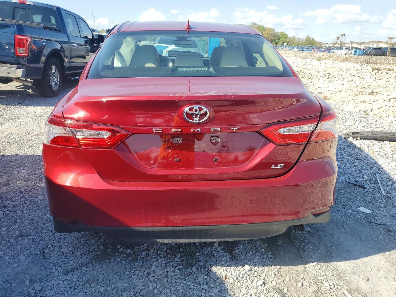 2020 Toyota Camry Le - Фото 6
