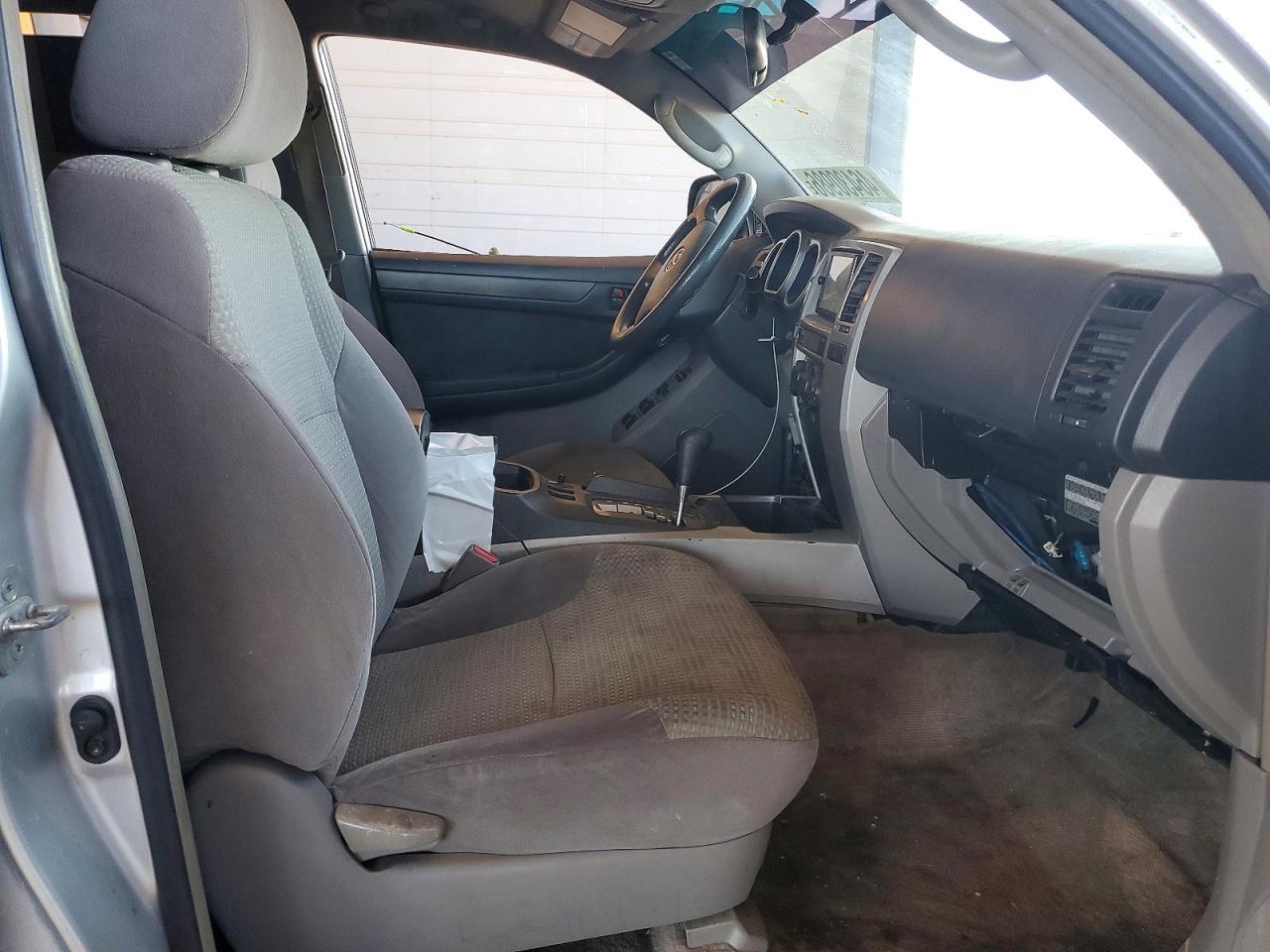 2004 Toyota 4Runner Sr5 - Image 7
