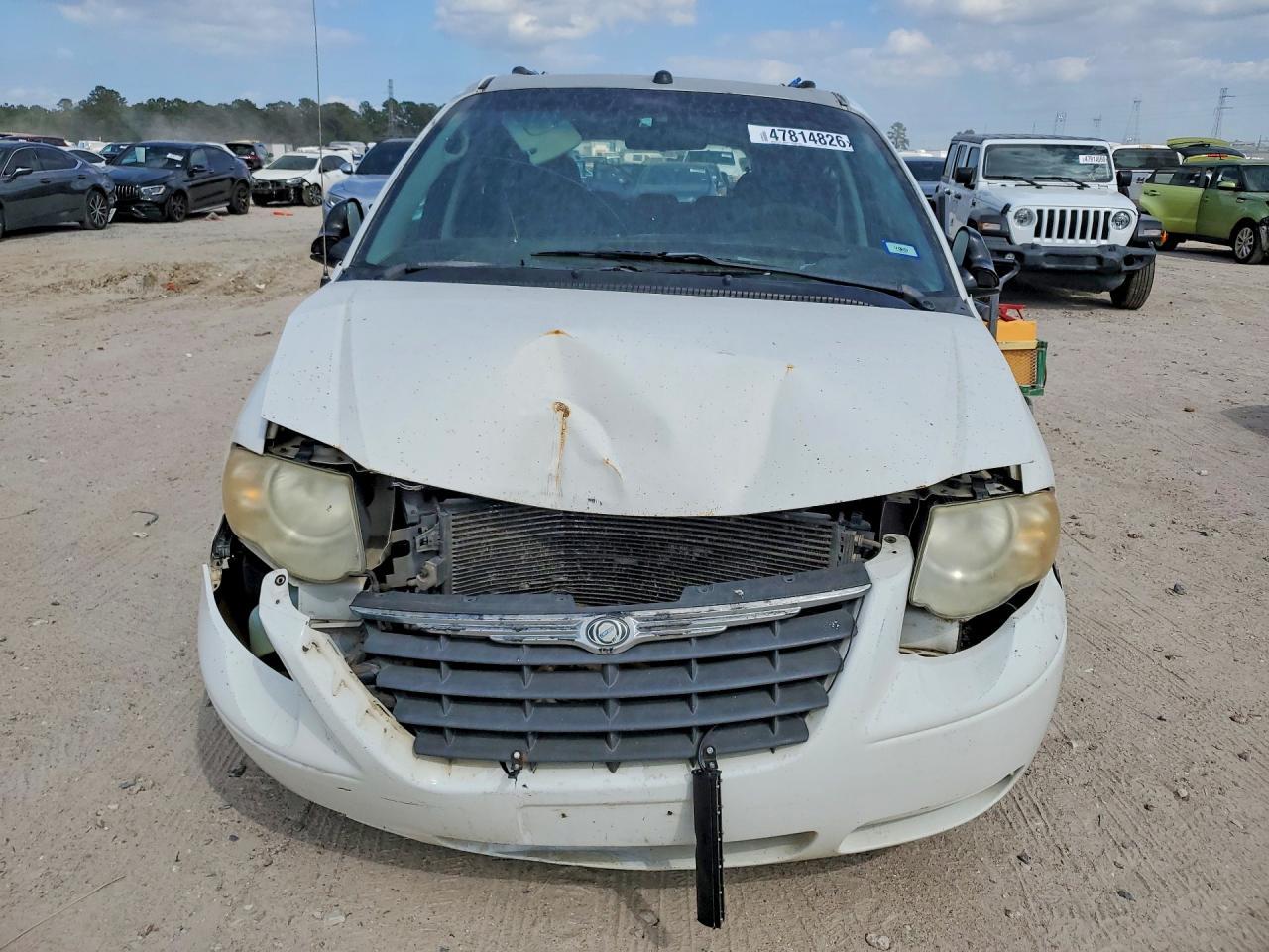 2005 Chrysler Town & Country Lx - Image 5