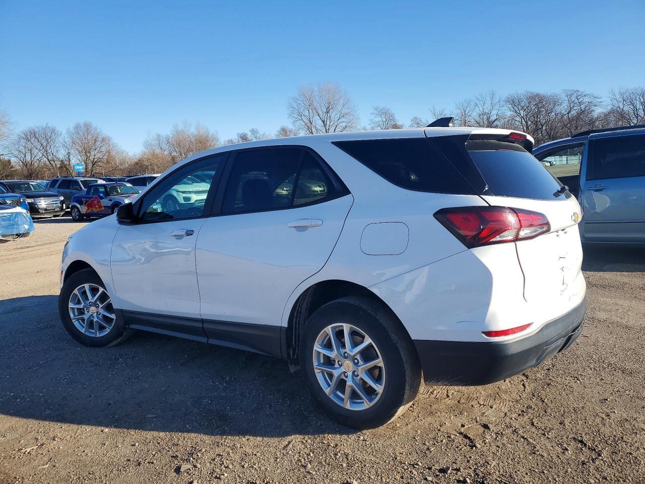 2022 Chevrolet Equinox Ls - Фото 2