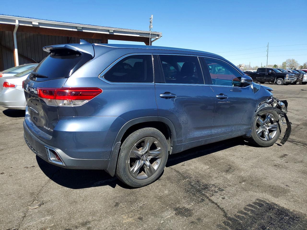 2018 Toyota Highlander Limited Platinum - Image 3