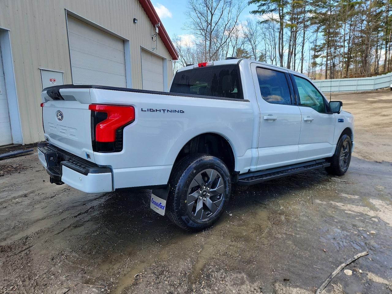 2025 Ford F150 Lightning Xlt - Фото 3