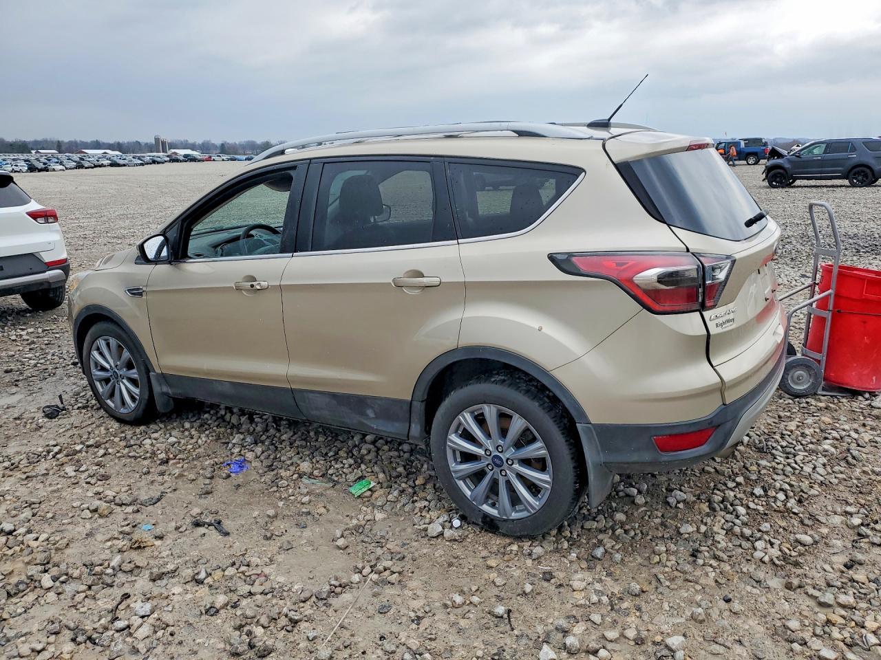 2017 Ford Escape Titanium - Фото 2