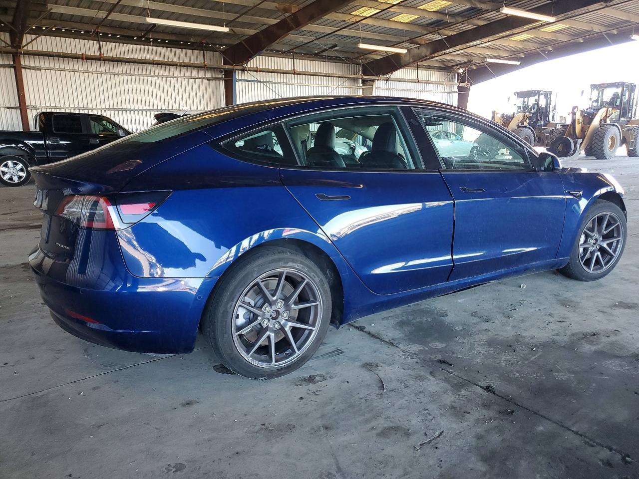 2022 Tesla Model 3 - Image 3